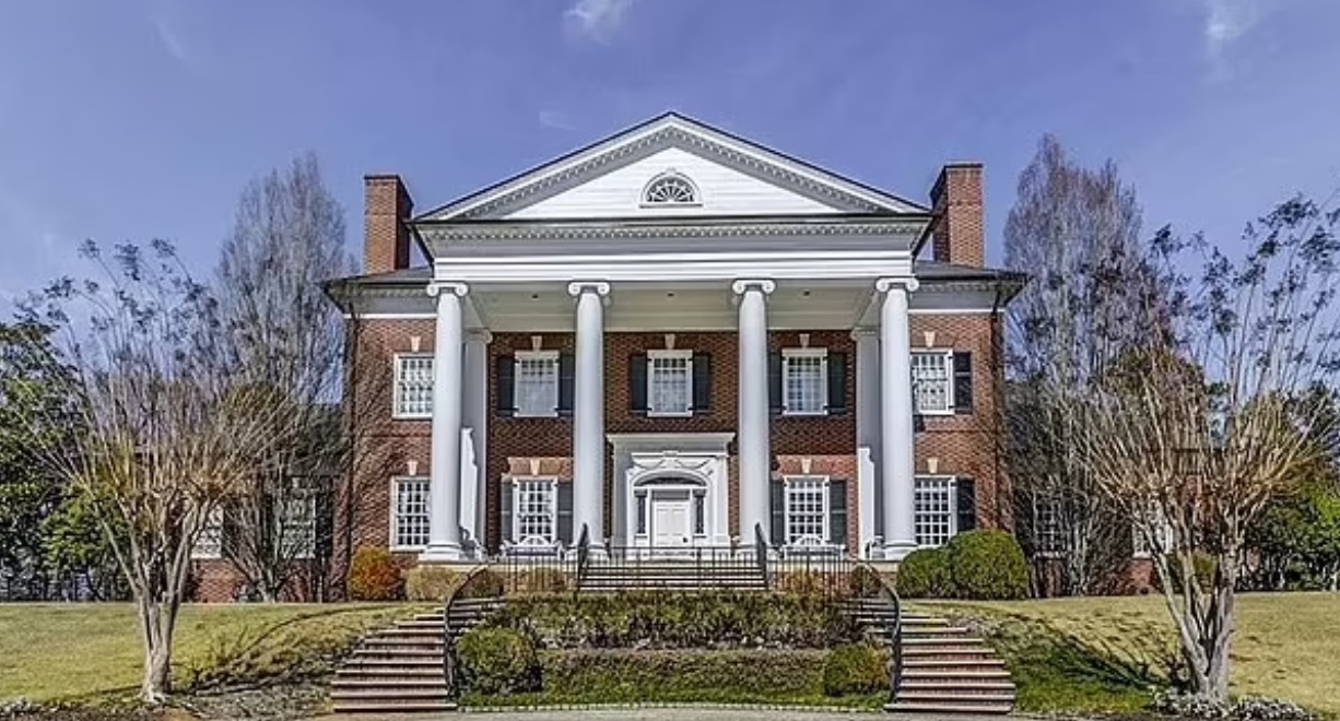 玛丽亚凯莉意大利度假打卡 美国豪宅惨遭洗劫一空	