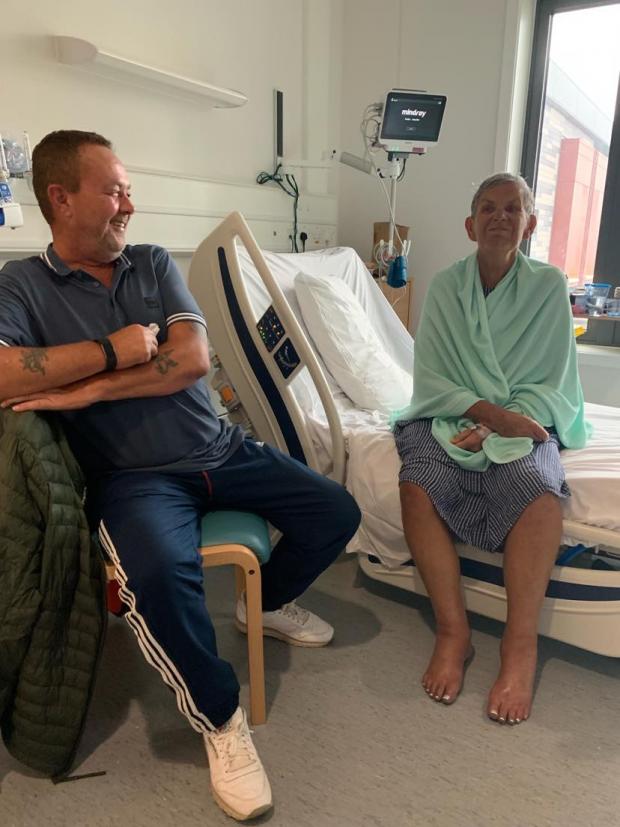 相恋44年同居生子 阿嬷婚礼当天癌逝