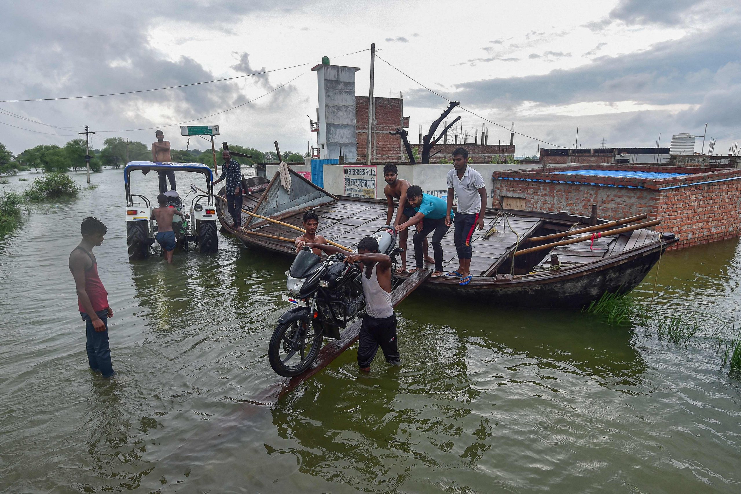 看世界／印度多地暴雨导致至少52人死亡