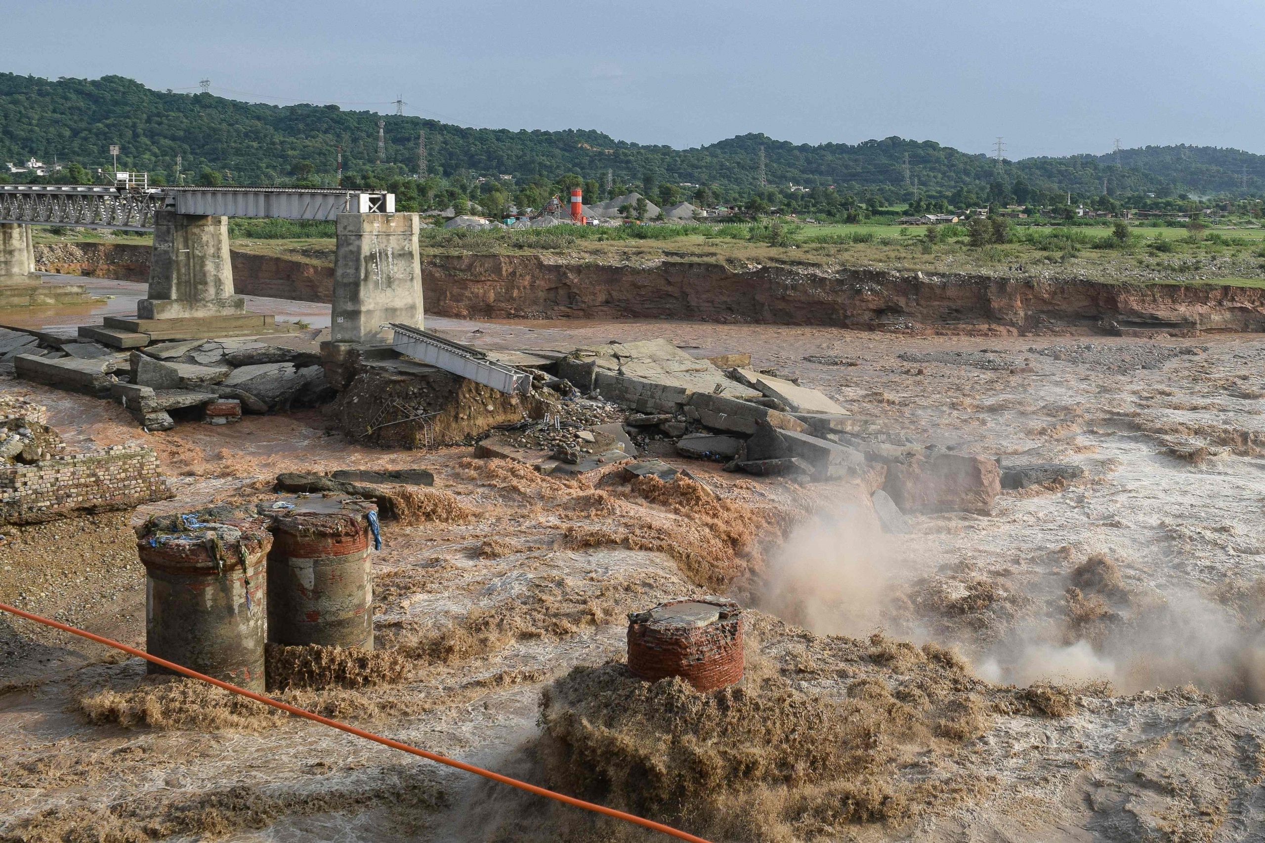 看世界／印度多地暴雨导致至少52人死亡