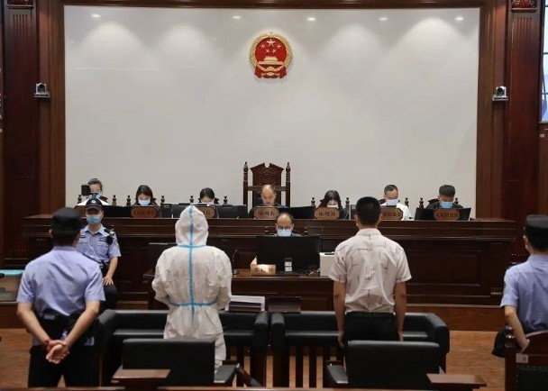 看世界/火锅酒楼制售地沟油 老板判囚10年