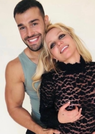 碧妮史毕丝爱晒裸照 前夫爆2子难堪避见多月