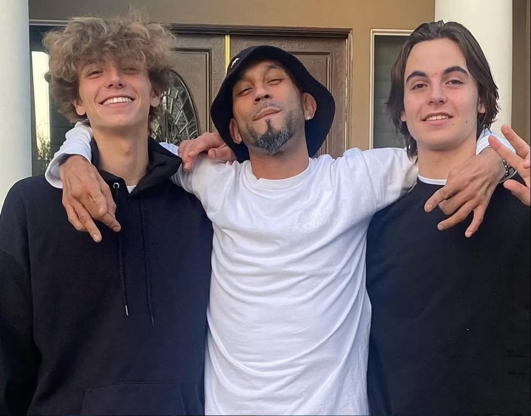 碧妮史毕丝爱晒裸照 前夫爆2子难堪避见多月