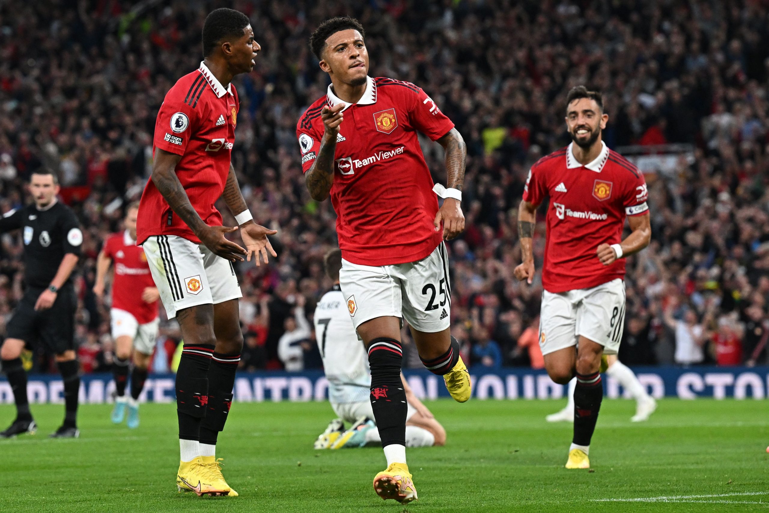 粉碎红军跨季21场不败  曼联挽颜面逃离榜末