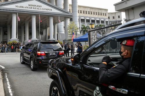 纳吉1MDB洗钱案10.41am开庭!前财政副秘书长供证