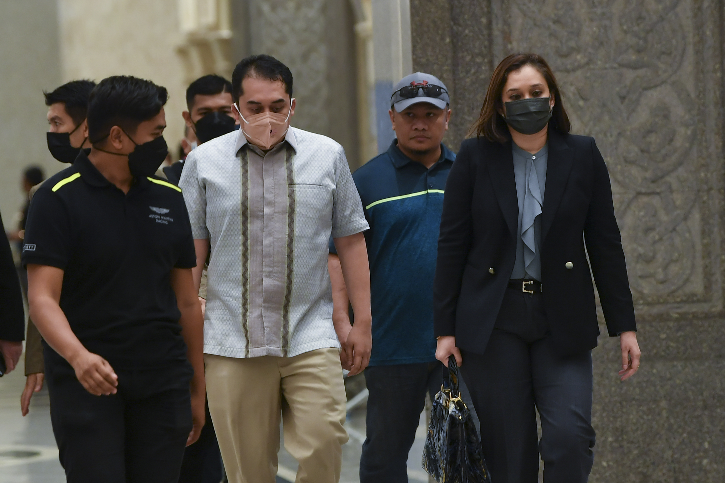 纳吉入狱前与妻儿相处1小时！罗斯玛悲伤频擦泪  