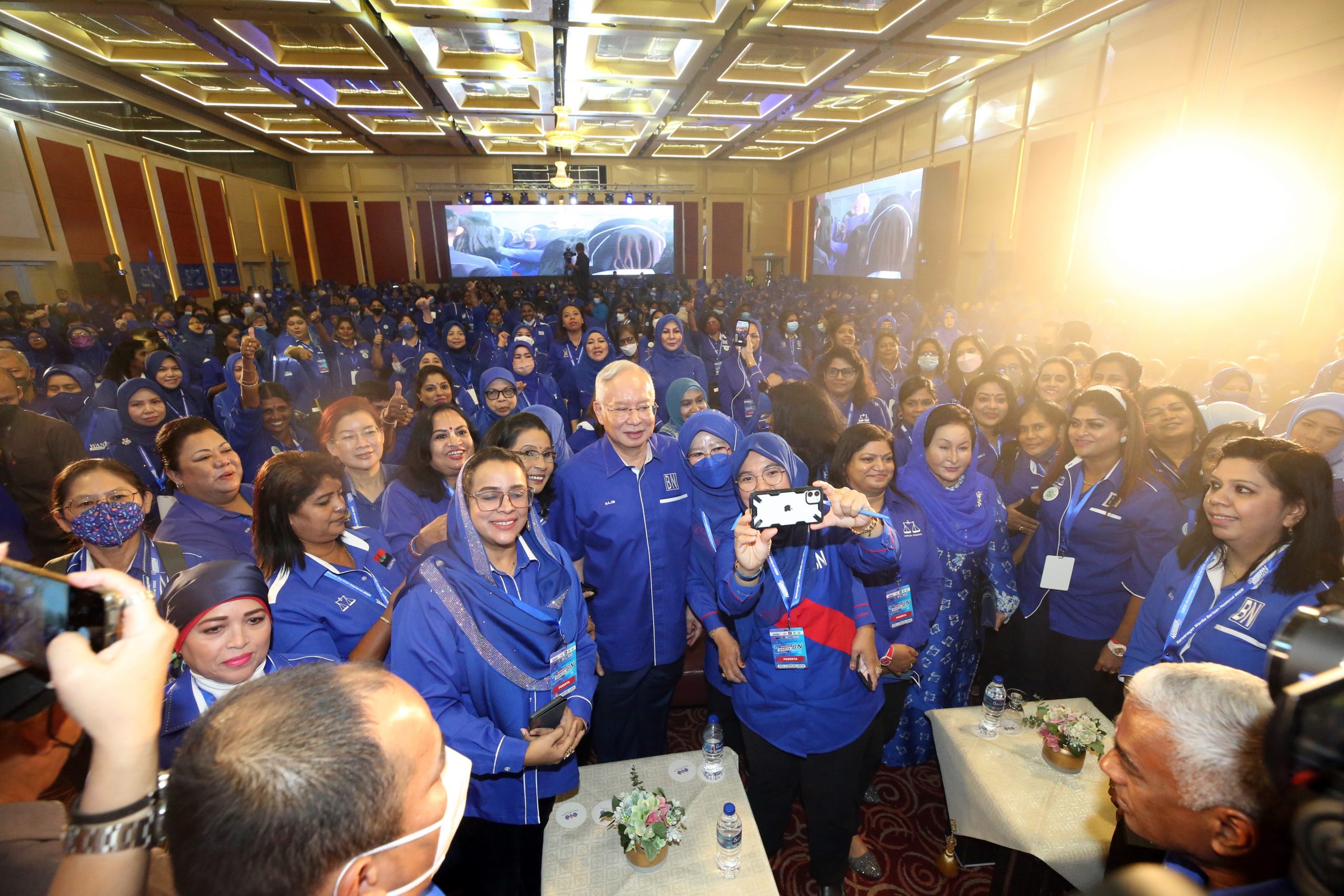 纳吉:和大选前炒作1MDB一样·批反对党用LCS课题煽动人民