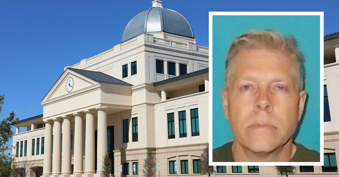 美国男子法庭上被定罪后 颤抖喝下不明液体死亡