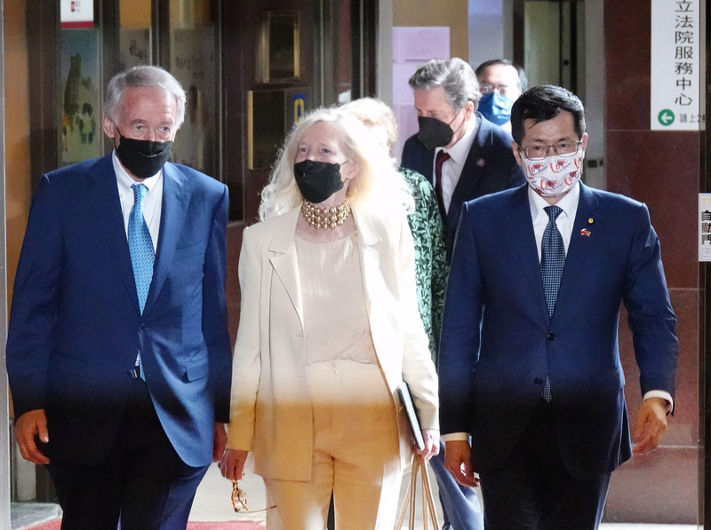 美跨党派议员晤蔡英文 拜会立法院