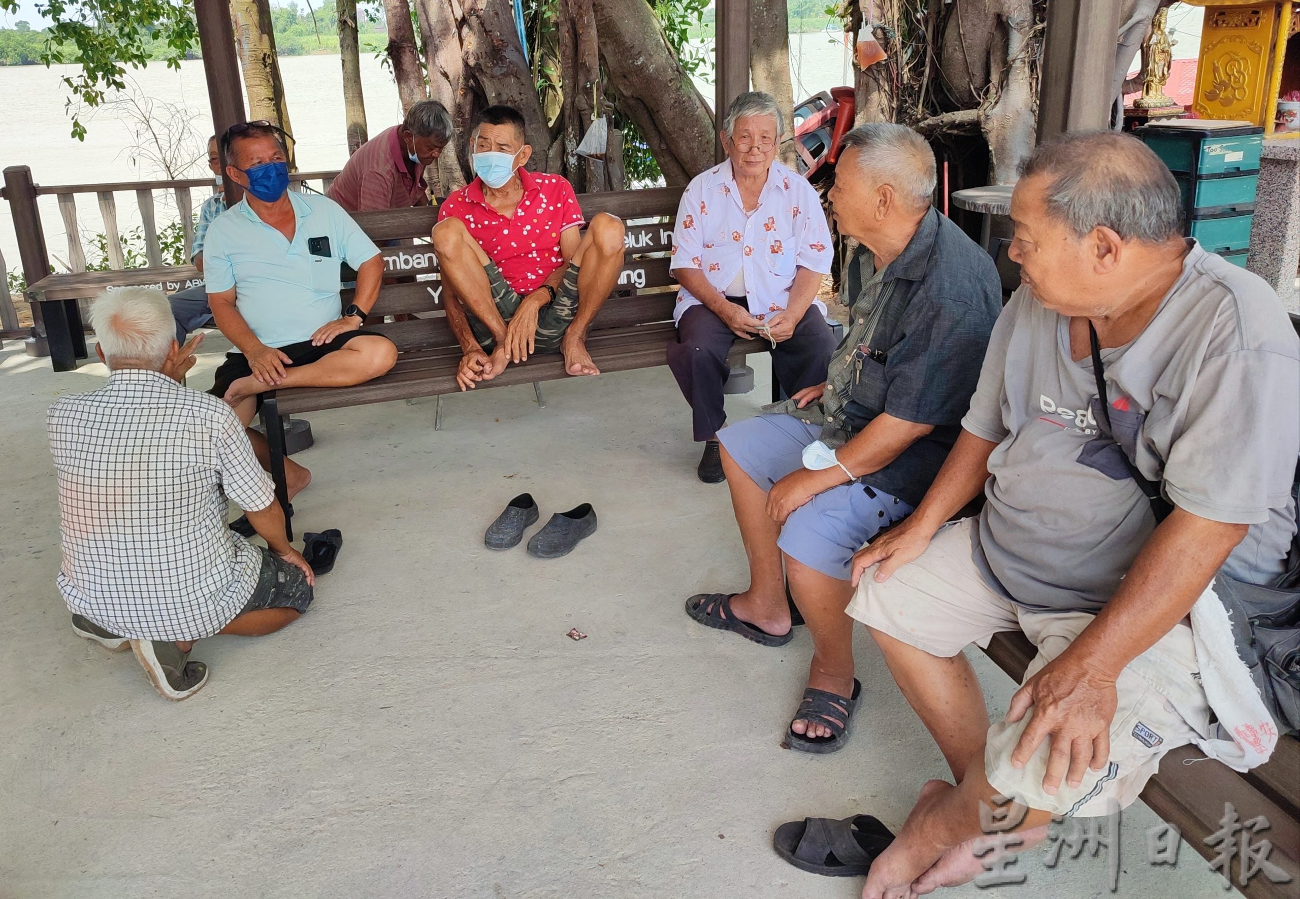 聚河畔休闲多成婚 安顺河畔非光棍窝