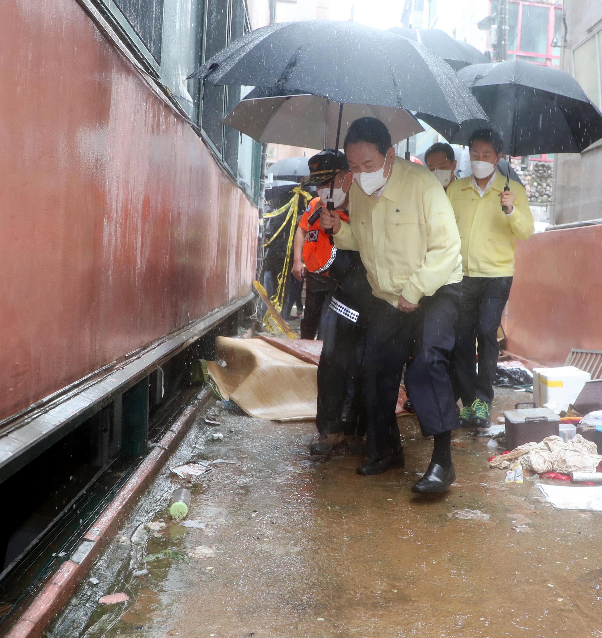 自家周围也淹水 尹锡悦被讽不住青瓦台 被抨击未第一时间主持大局