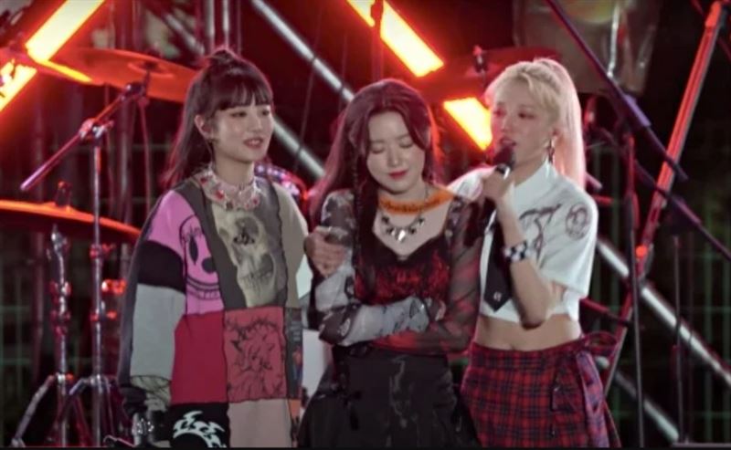 舒华巡演突瘫软坐在地 二度引健康问题粉忧心