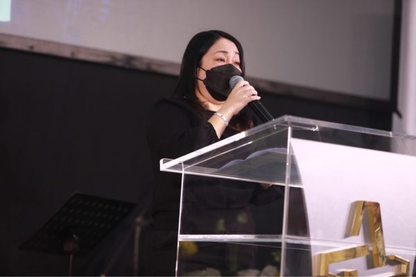 艾成追思会|弟弟上台献唱 全场惊呼：好像艾成