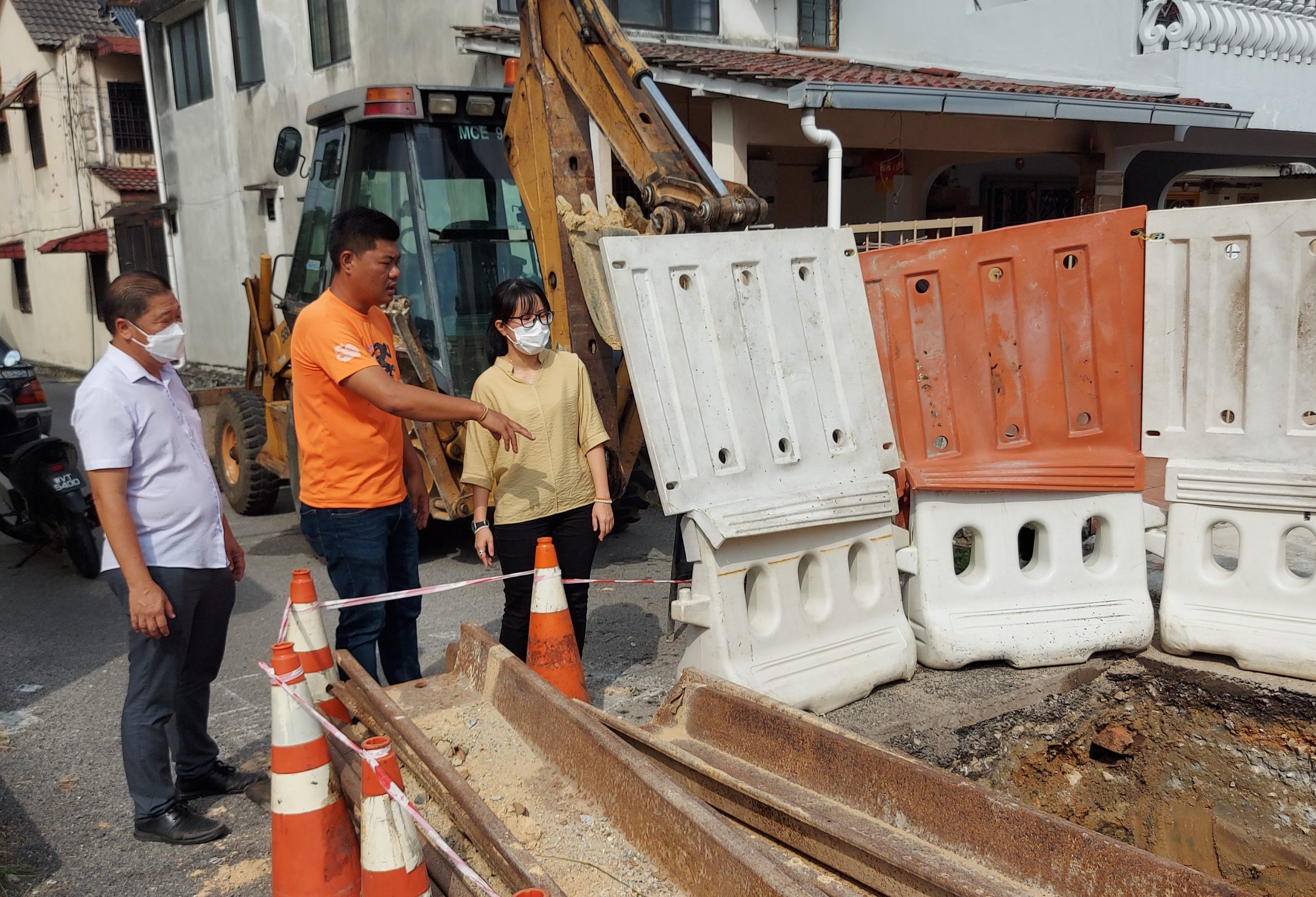 蕉赖11哩春山园8/7路 1呎路洞呈真空恐下陷