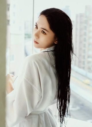 蕾菈大马演出遇警察突击检查 表演中断向粉丝道歉