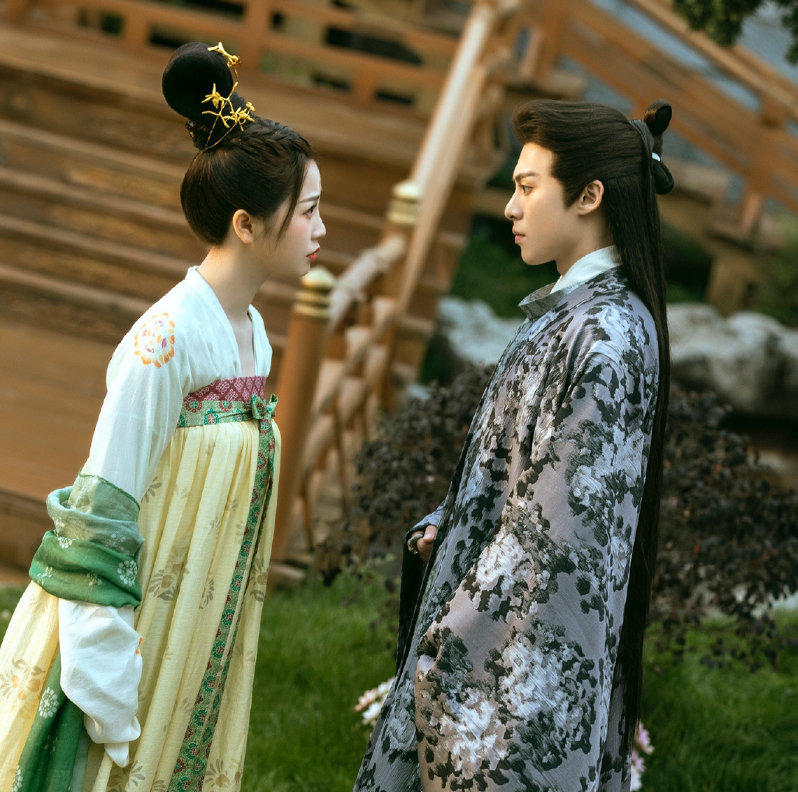 虞书欣王鹤棣直播中吵架 气到黑脸秒关镜头