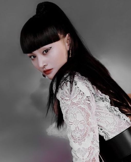 被封杀消失9个月  郑爽憔悴庆生泪谢粉丝