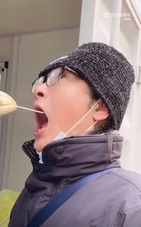 被捅怕不挺了?黄安怨“核酸做2年还没看到尽头”