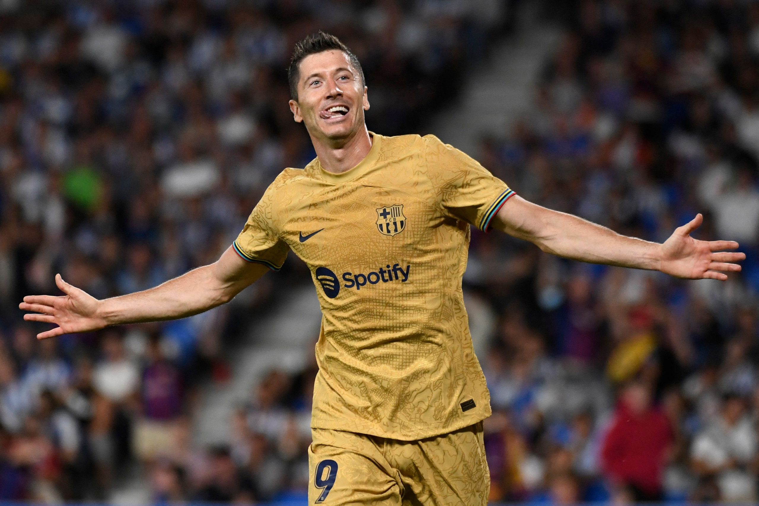 西甲|莱万生日贡献2射1传  巴塞狂胜索赛德摘首胜