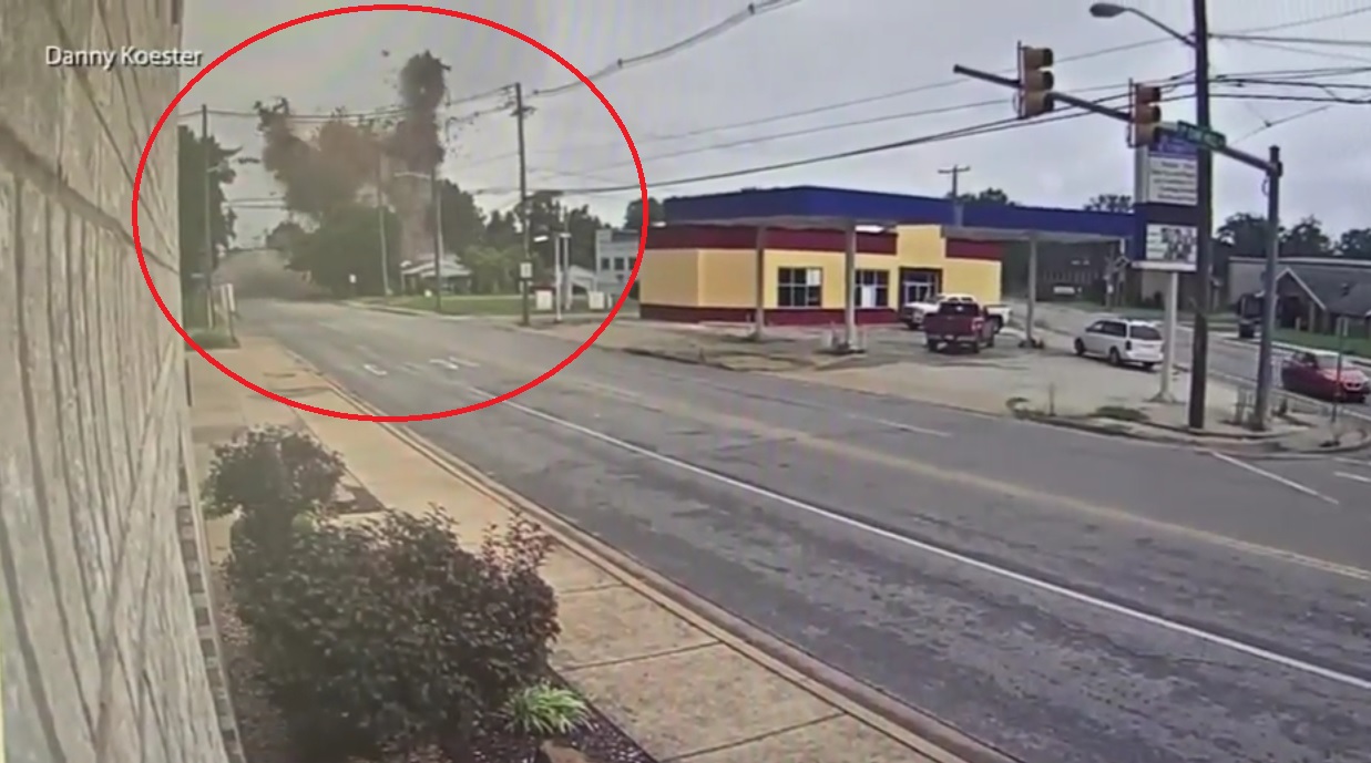 视频/房屋爆炸致3人死亡 殃及39房屋毁损