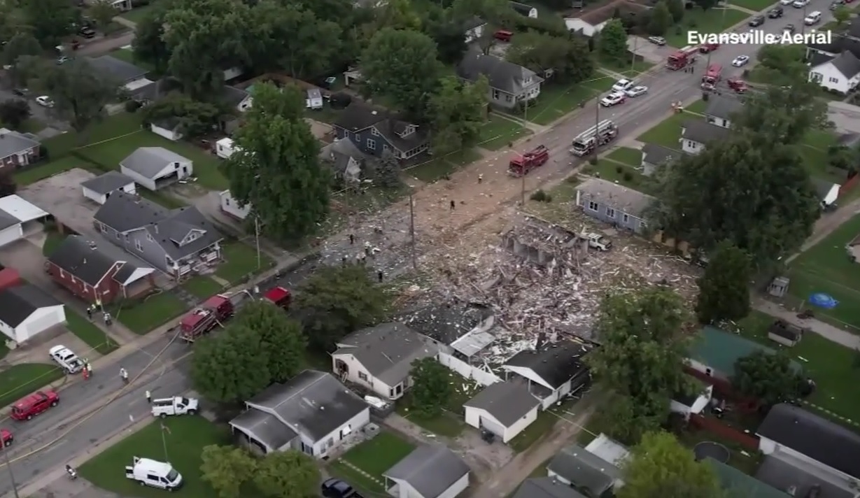 视频/房屋爆炸致3人死亡 殃及39房屋毁损