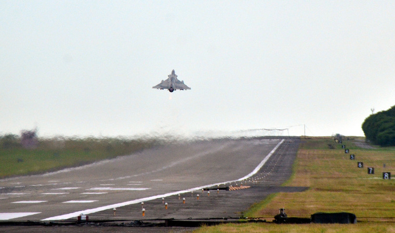 解放军中午开始演习 台湾幻象等3战机早上接连升