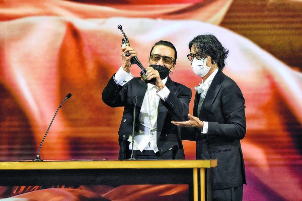 解画谢贤嘴歪疑中风 林家栋：他换牙！