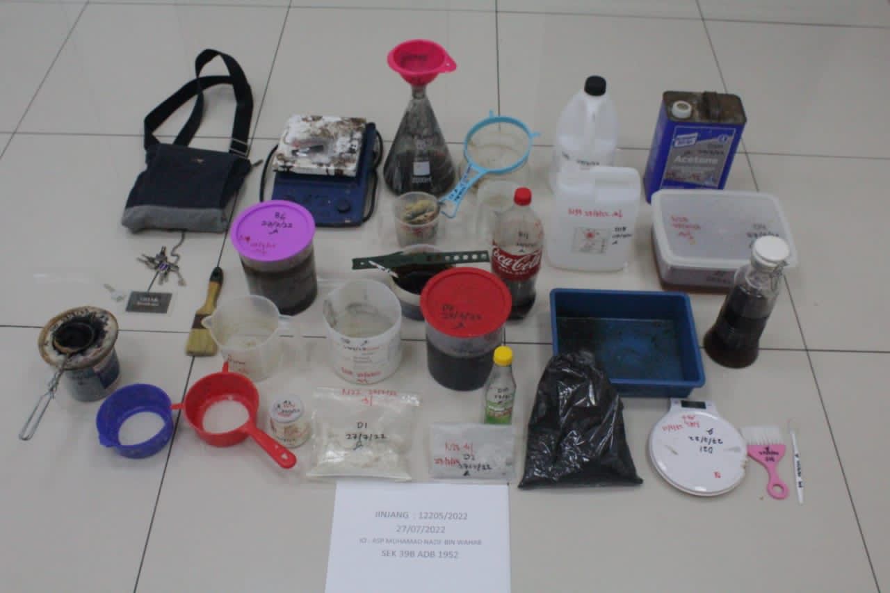 警方破获炼毒中心