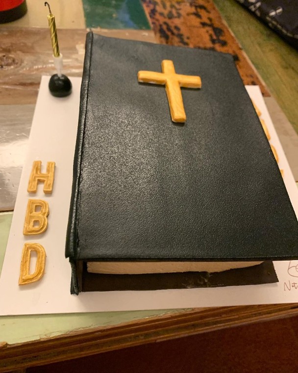 许志安55岁生日 郑秀文相伴切蛋糕