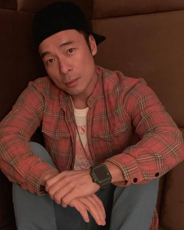 许志安55岁生日 郑秀文相伴切蛋糕