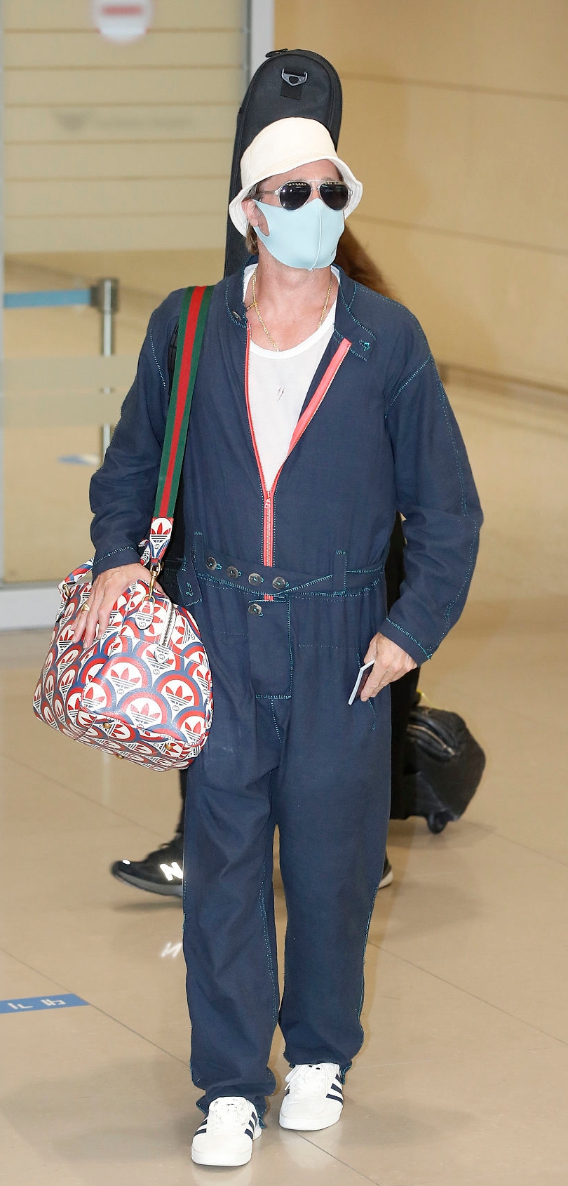 访韩不懂比韩式爱心 58岁毕彼特被笑老人家