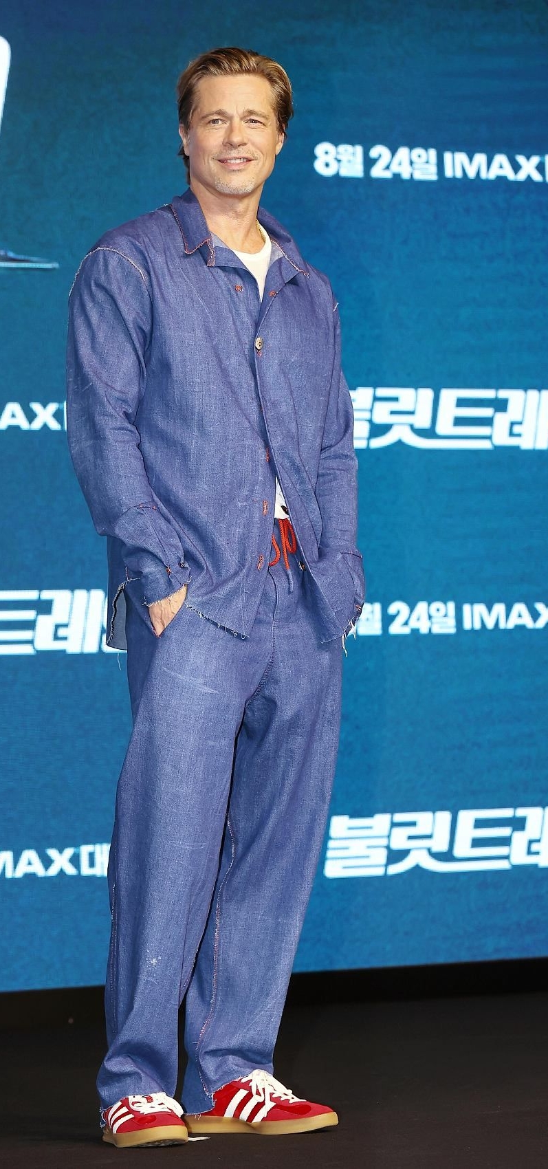 访韩不懂比韩式爱心 58岁毕彼特被笑老人家