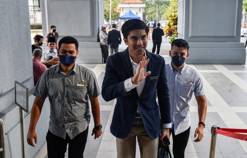 证人称本身犯下失信时，担心会被揭发，因此没有采取任何行动