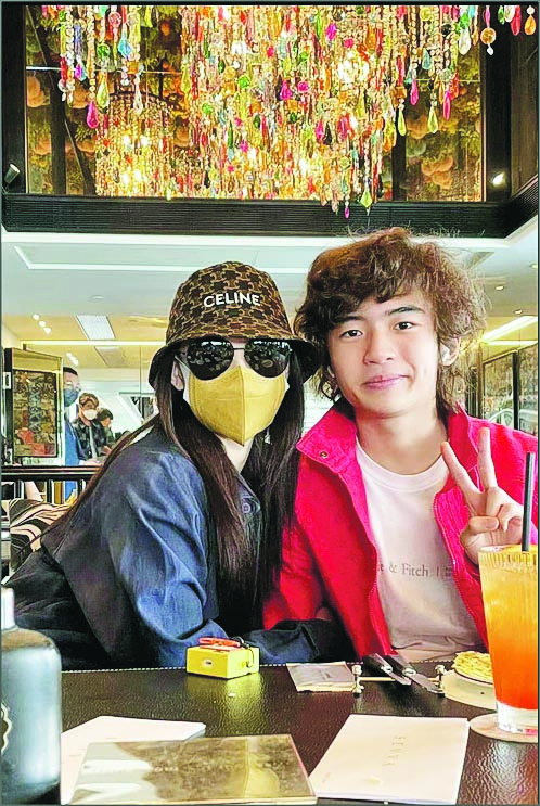 谢霆锋15岁儿子甩“锋味” Lucas拒收生日礼物获张柏芝封偶像