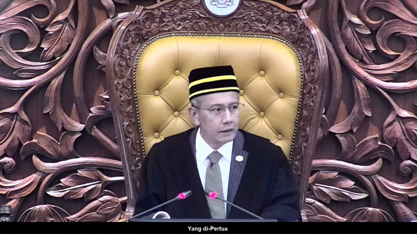 达祖丁禁足2天还来国会投票!张念群要议长交代