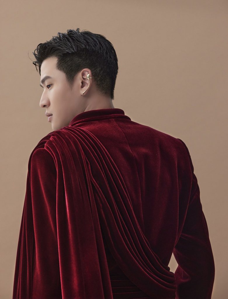 遭狂粉猛按住家电铃骚扰 周兴哲幽默喊“我常不在家”