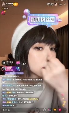 邓紫棋被质疑整容  直播狂捏鼻回怼：没动过！