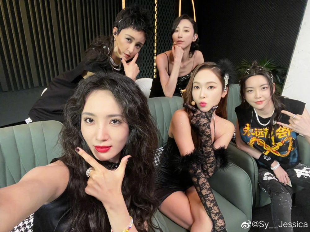 郑秀妍中国二度出道 强碰少时成军15周年被韩网出征