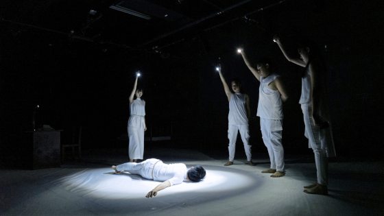 郭碧容/剧场新锐锺云凌──以戏剧《当夜来临》探讨精神疾病