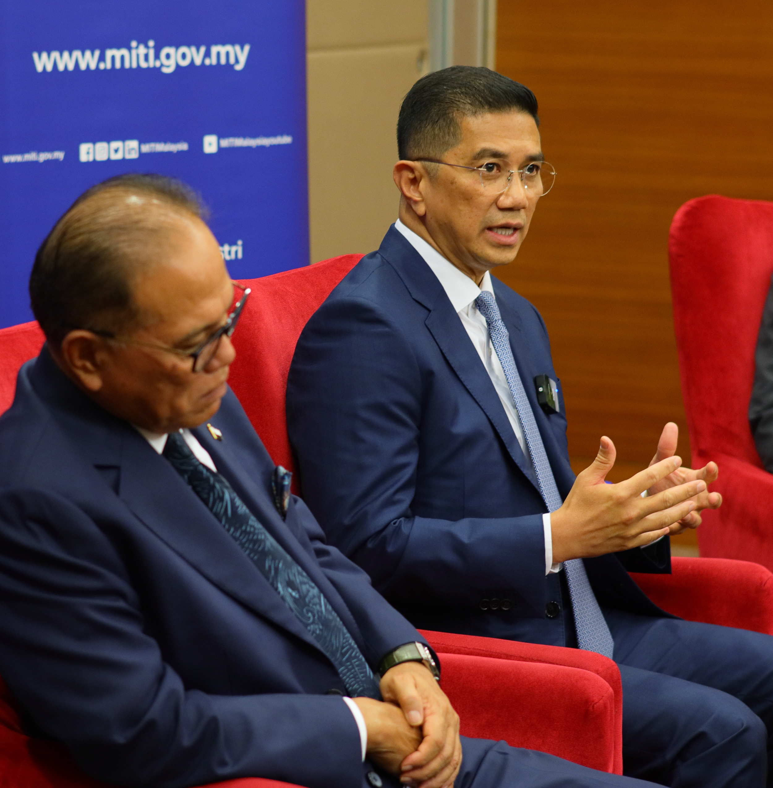 阿兹敏:莅临彭亨为职务,非大选前哨。