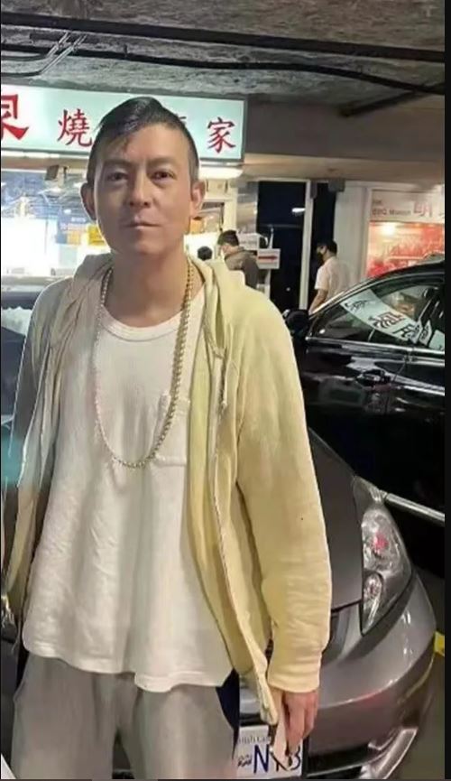  陈冠希排队吃烧腊被巧遇 网惊发际线后退