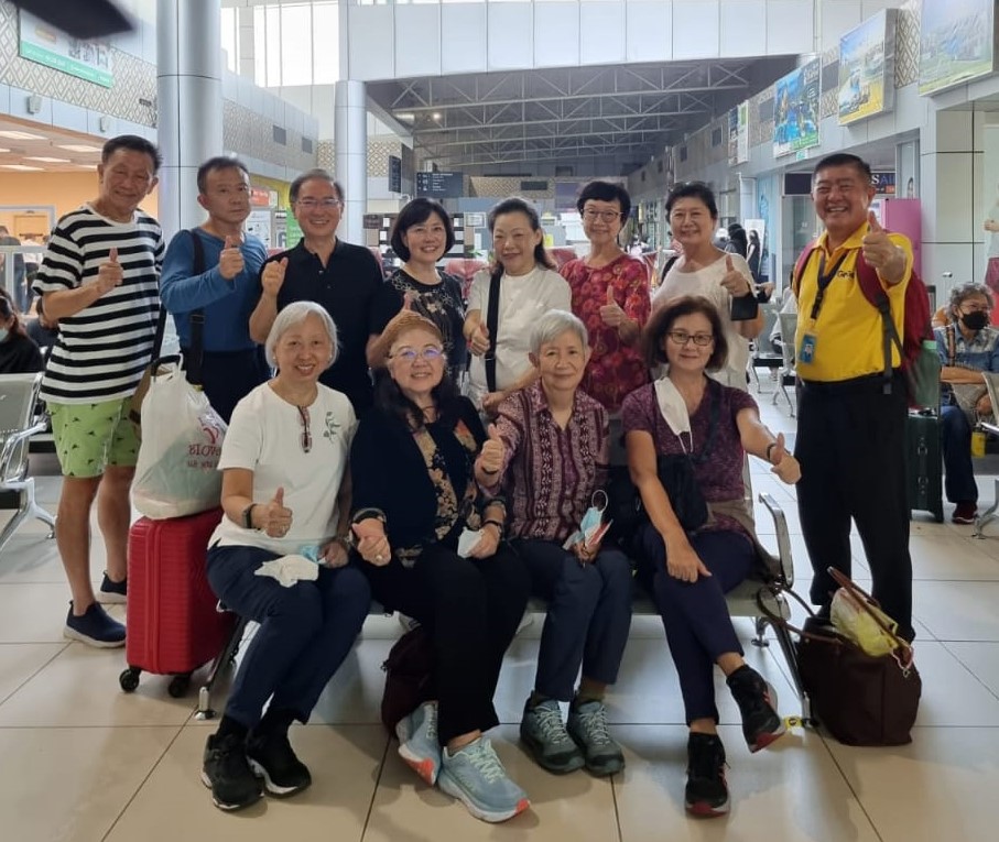 霹:11日见报/封底主文/乐活频道/前乒乓州手郑名汕 拾起教鞭乐当前浪