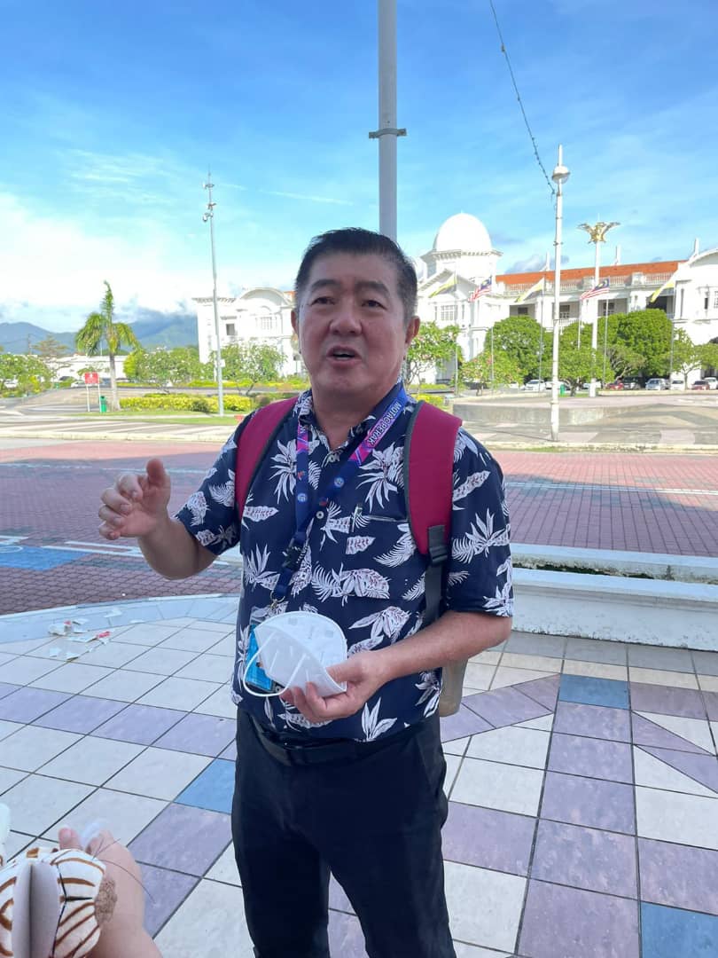 霹:11日见报/封底主文/乐活频道/前乒乓州手郑名汕 拾起教鞭乐当前浪