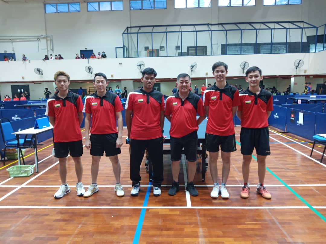 霹:11日见报/封底主文/乐活频道/前乒乓州手郑名汕 拾起教鞭乐当前浪