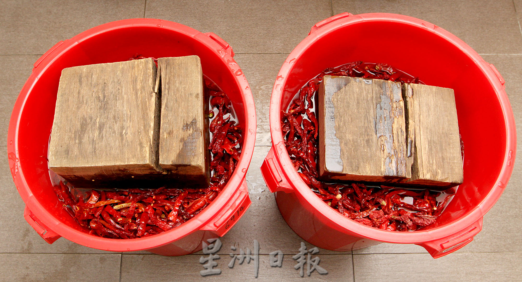 霹:封底主文/它的诞生/ 中印辣椒制辣椒沫 鲜红呛辣刺激味蕾