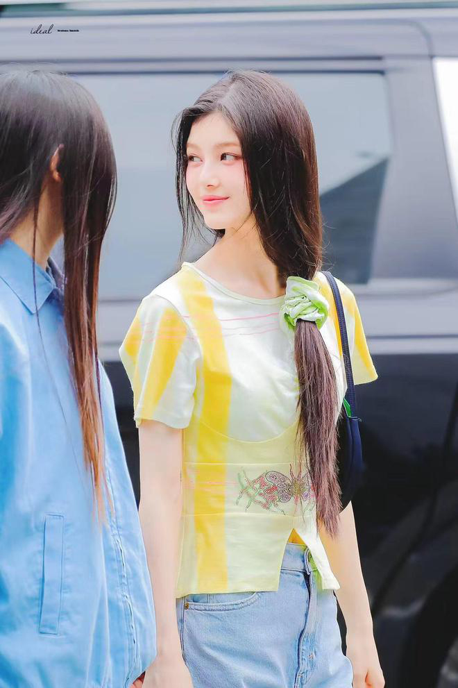 韩女团17岁成员撞脸大S 网民:快去拍偶像剧