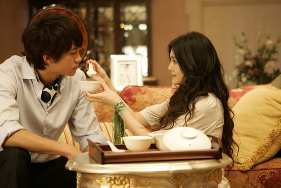 韩女团17岁成员撞脸大S 网民:快去拍偶像剧