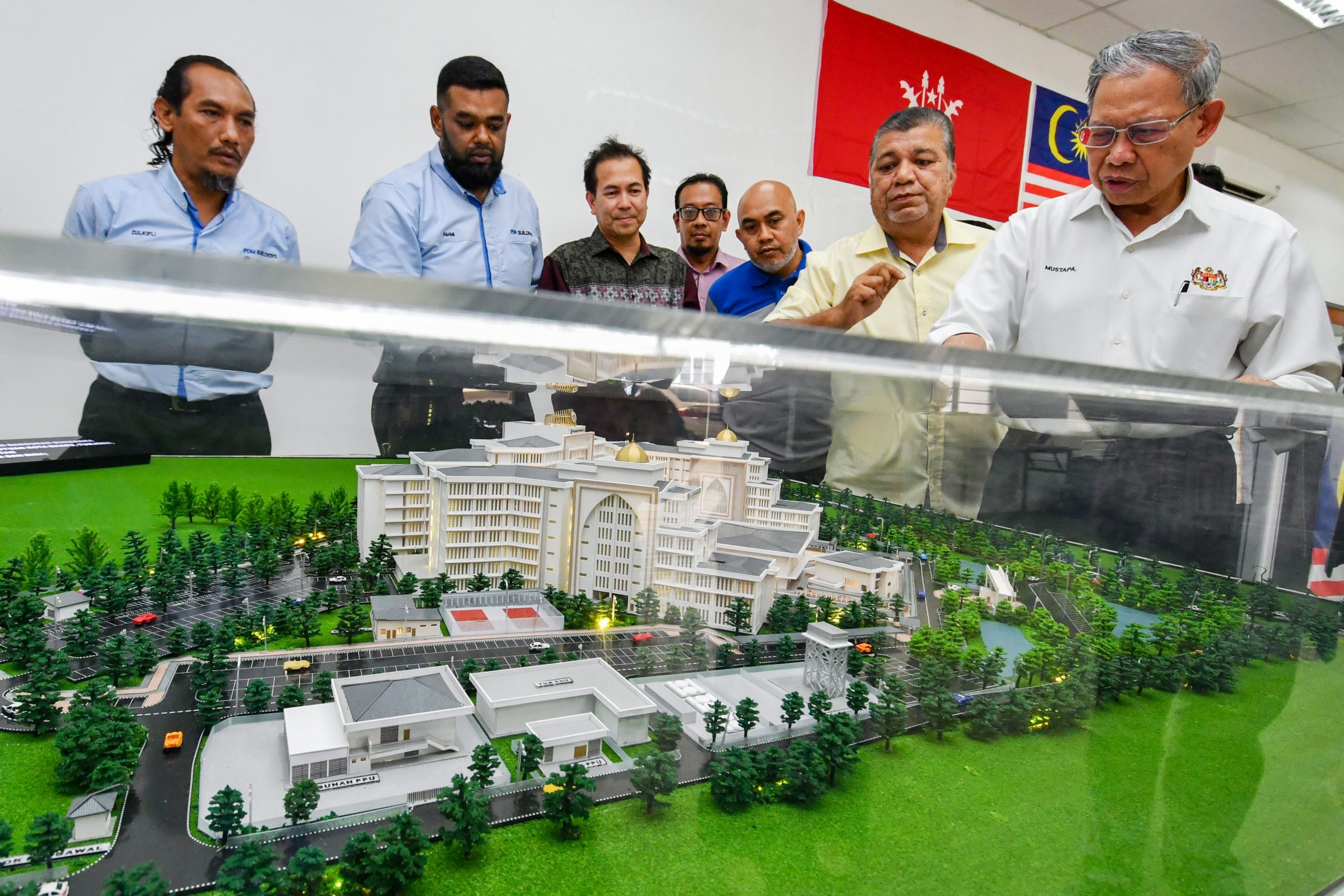 首相署(经济)部长拿督斯里慕斯达法表示,市场上大部份的统制品都低价卖,证明了抗通膨圣战特工队的成立奏效。