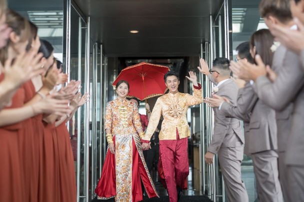 黄嘉乐结婚“铁马家族”齐聚 唐诗咏反串做兄弟