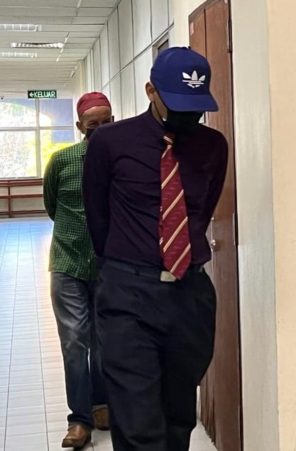 (全国版)涉索贿和收贿共3项控状,警曹获批准以1万2000令吉及两项附加条件保外候审。拂状合计4300令吉面控